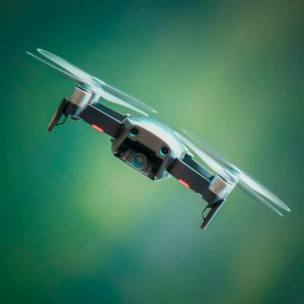 Drone professionnel illustrant la transformation des industries en Normandie